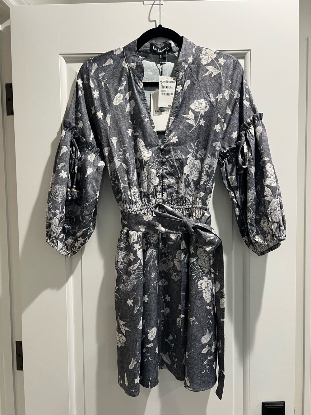 NWT En Saison Nordstrom Gray Floral V-Neck Belted Mini Dress